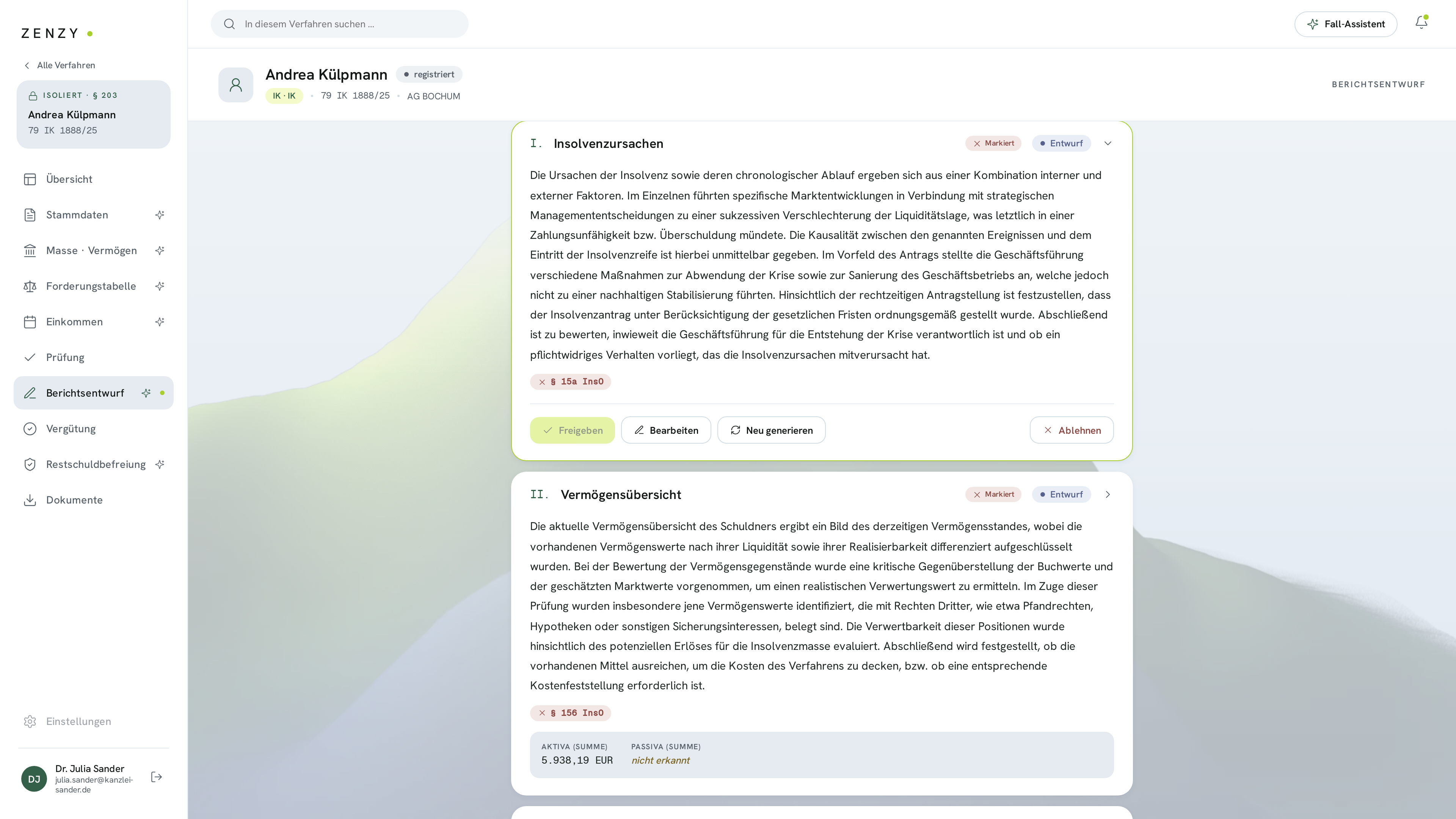 Berichtsentwurf nach § 156 InsO: die Abschnitte „I. Insolvenzursachen“ und „II. Vermögensübersicht“ stehen als „Entwurf“ und werden Abschnitt für Abschnitt freigegeben. Die Fundstelle § 15a InsO ist als unbelegt markiert; die Summe AKTIVA (5.938,19 €) setzt der Code, PASSIVA bleibt „nicht erkannt“.